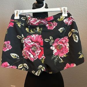 NWOT Express floral shorts